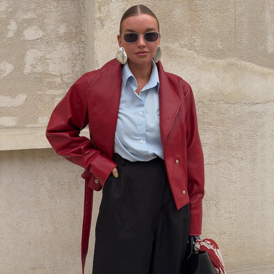 Damen modische Kunstlederjacke mit Gürtel und steigendem Kragen R&B