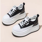 Damen Plateau Sneaker mit eleganter Silhouette und dämpfender Sohle