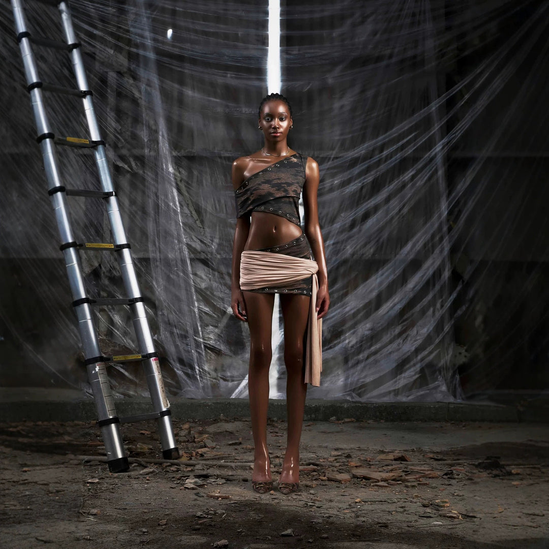 Damen Asymmetrisches Crop-Top mit ausgefallenem Schnitt und dekorativen Ösen R&B