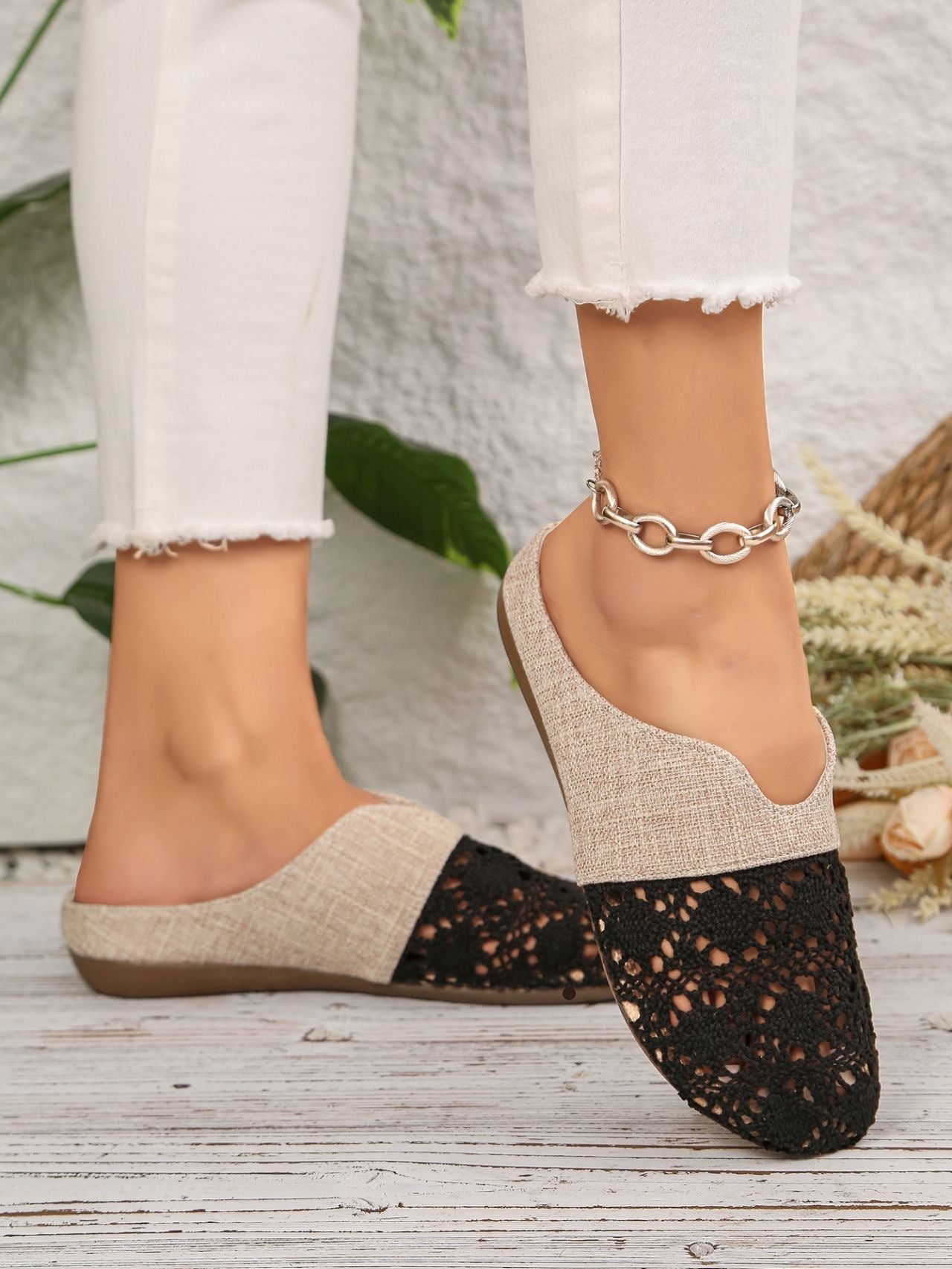 Damen Elegante und bequeme Slipper mit besonderen Häkelverzierungen R&B