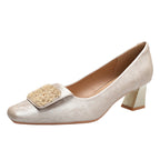 Damen elegante spitze Pumps mit funkelndem Schmuckdetail