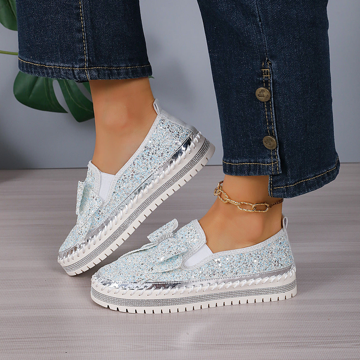Damen modische Slip-On Sneakers mit glitzerndem Design und auffälliger Schleifenapplikation R&B