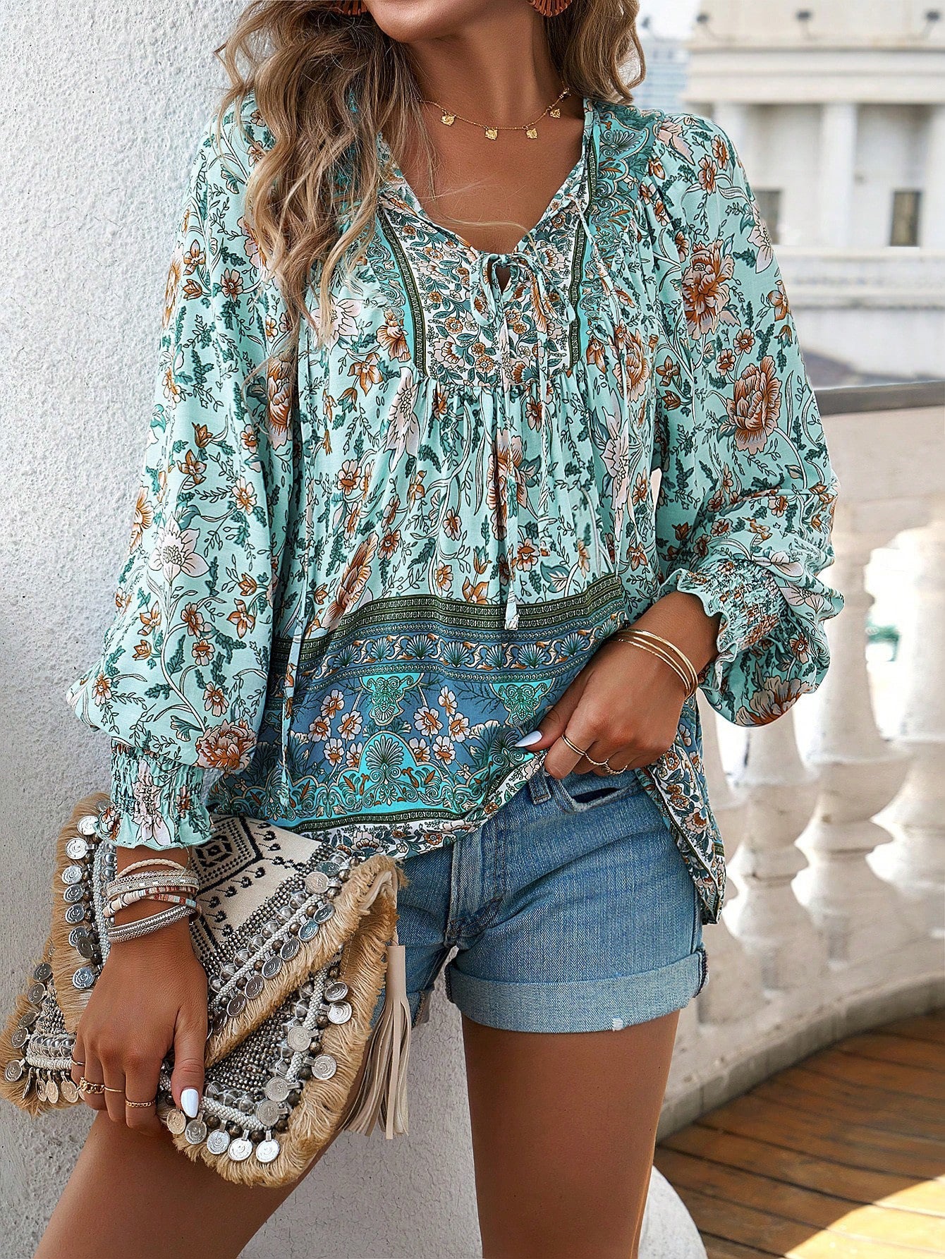 Damen Bluse mit floralen Mustern und bindbarem Ausschnitt R&B
