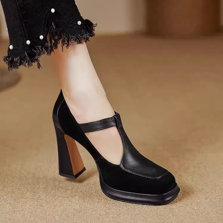 Damen Pumps mit einzigartigem Riemchen-Design und modischem Blockabsatz