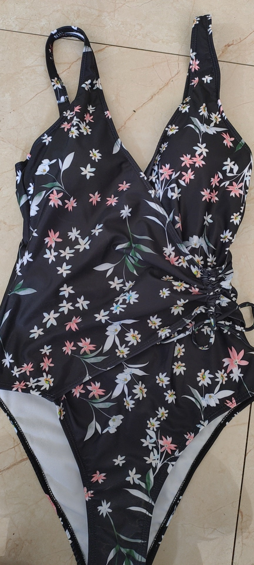 Damen Schwimmanzug mit elegantem Wickeldesign und Raffung R&B