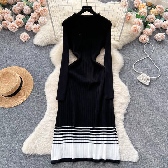 Damen Strickkleid mit hohem Kragen und raffiniertem Streifenmuster R&B