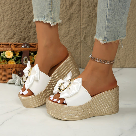 Damen Wedge-Sandel mit modischem Schleifen-Design und eleganter Kettenapplikation R&B