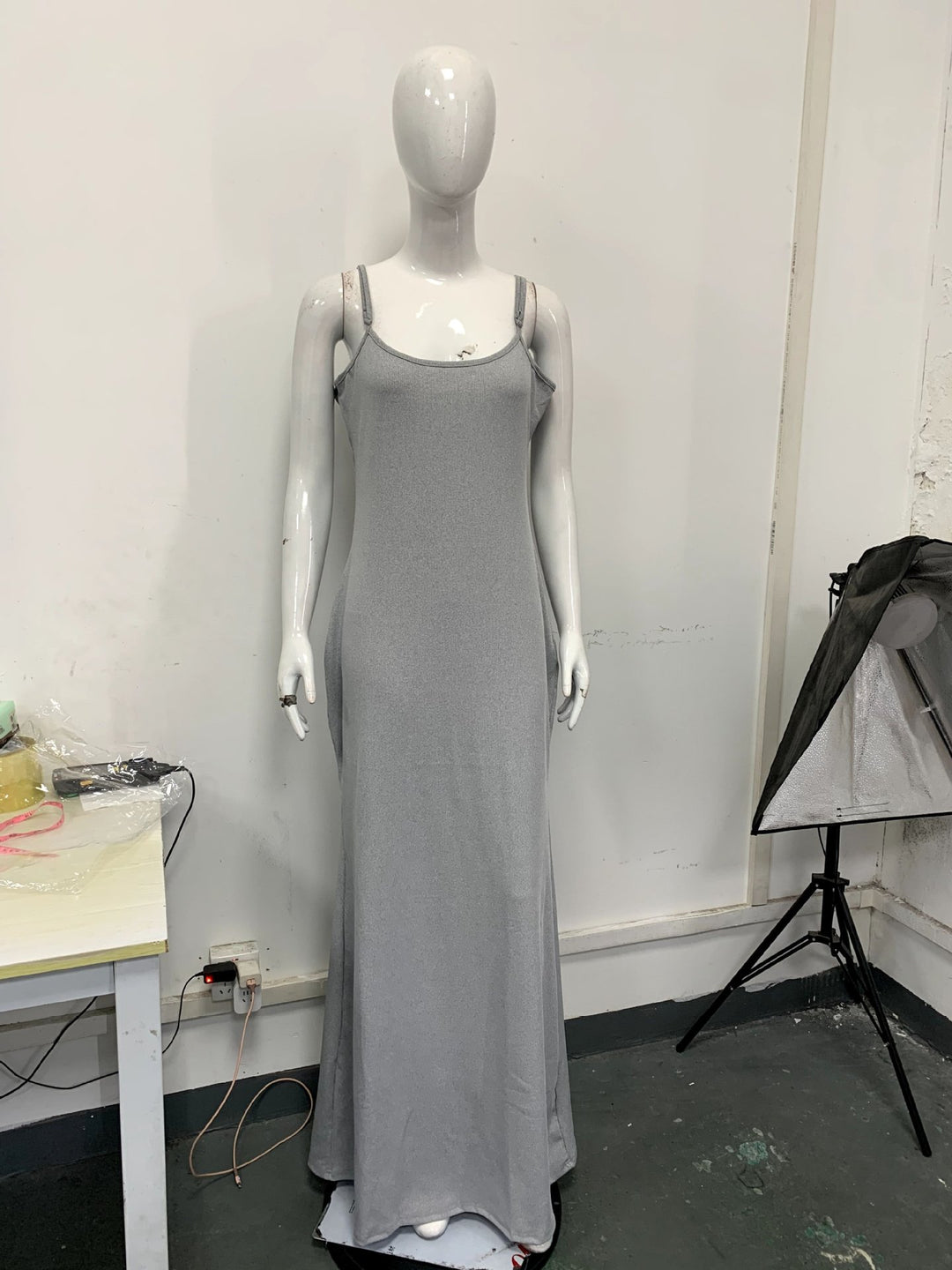 Damen Langes Kleid mit schmalen Spaghettiträgern und figurschmeichelndem Schnitt R&B