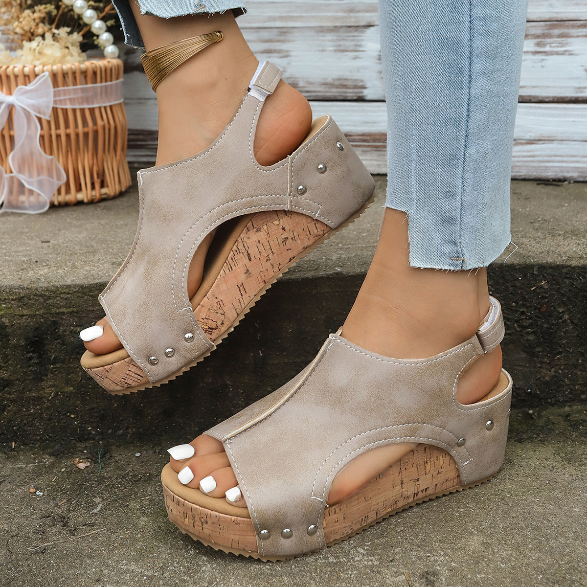 Damen Keil-Sandalen mit modischem Schliff und hochwertiger Korksohle R&B
