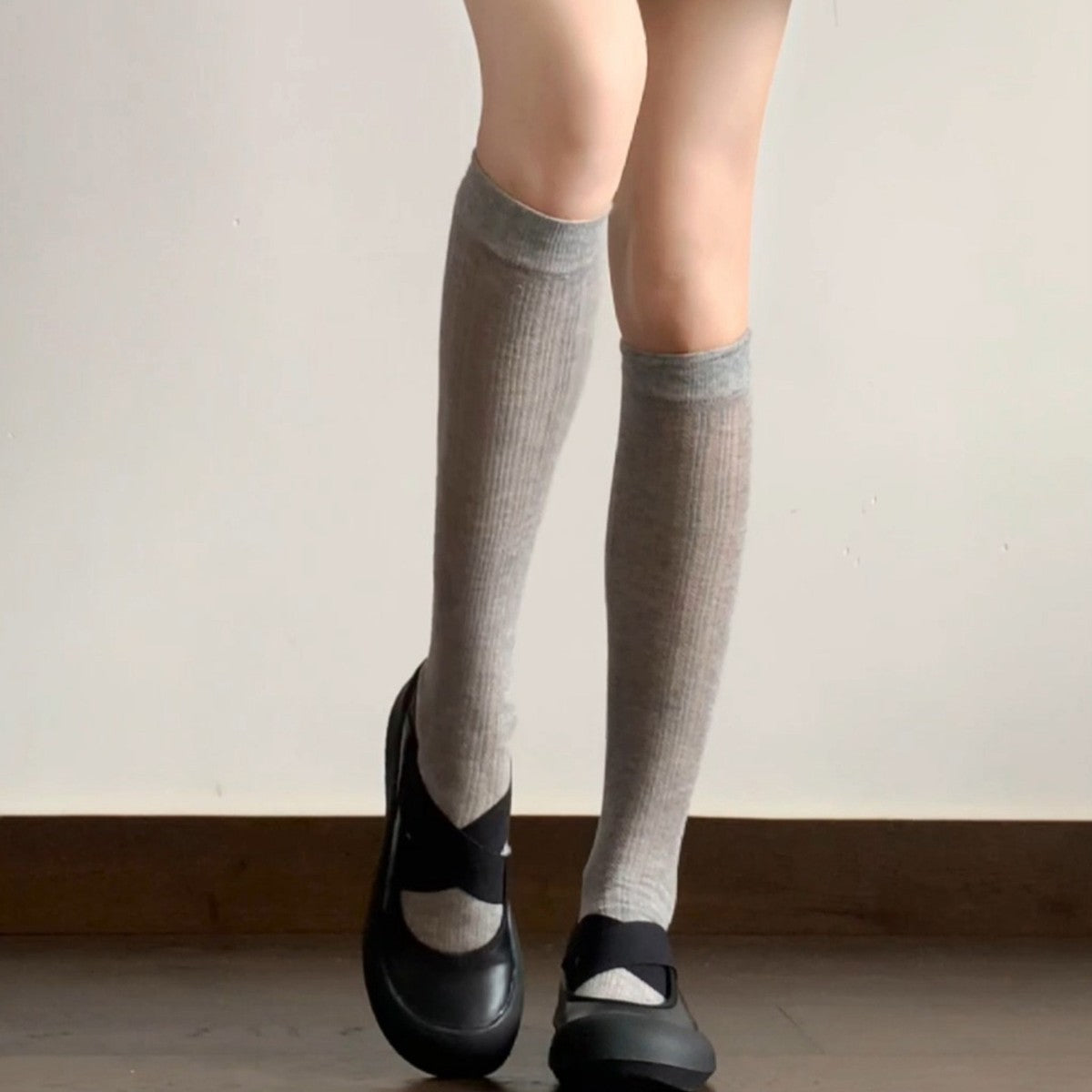 Damen Komfortable Slipper mit elastischem Riemchen R&B