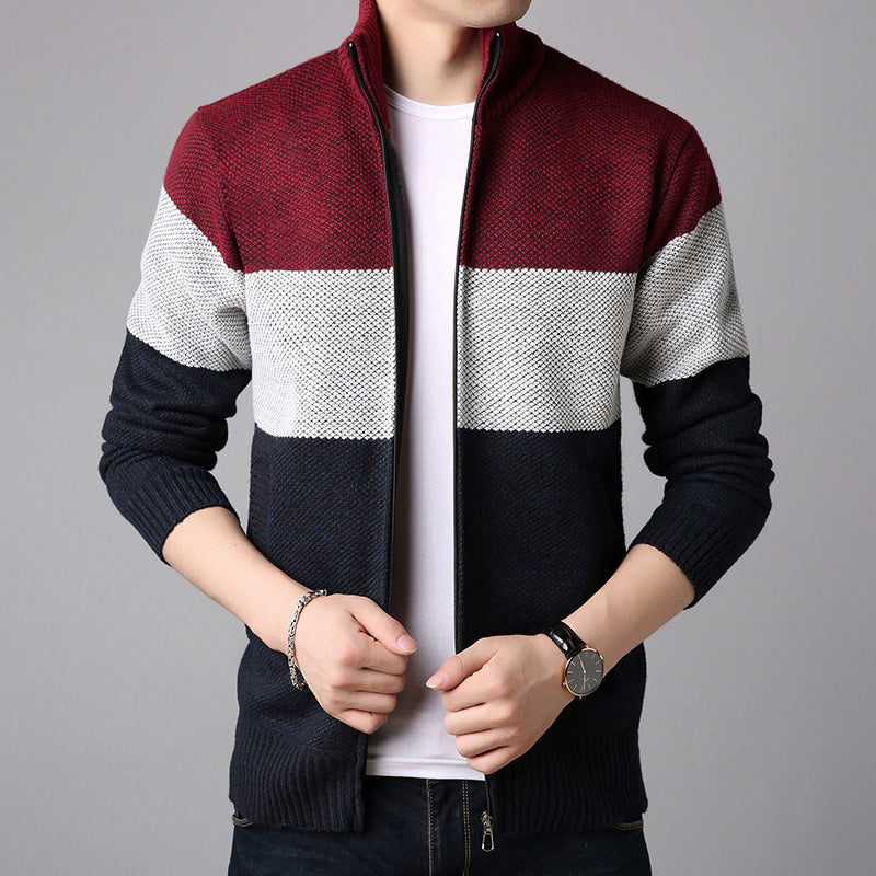 Herren Strickjacke mit hohem Kragen und praktischen Taschen