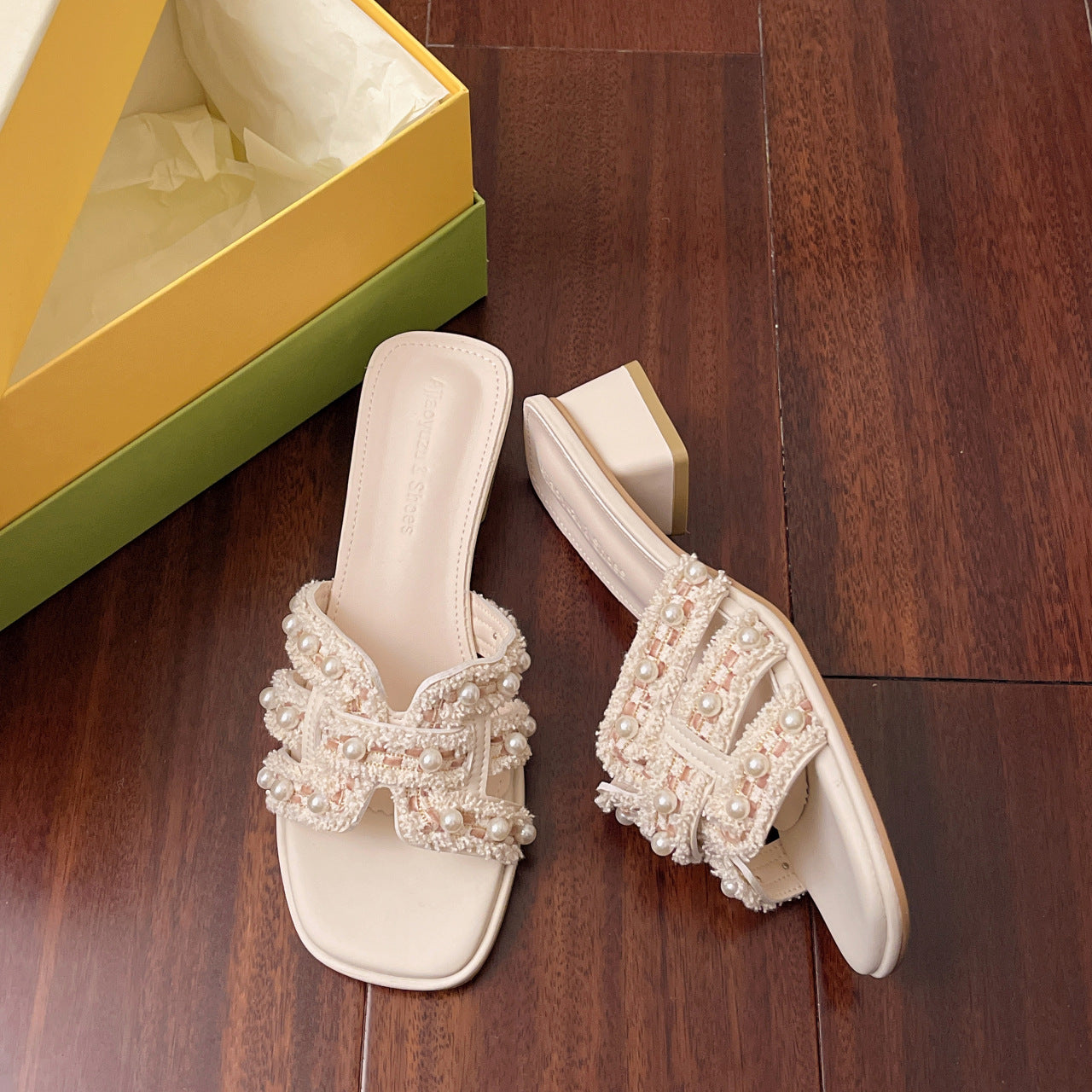 Damen Glamouröse Sandalen mit Perlenapplikationen und elegantem Blockabsatz EB
