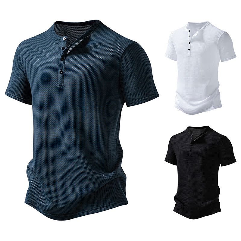 Herren Kurzarm-Henley-Shirt mit strukturiertem Design und modischen Knopfdetails