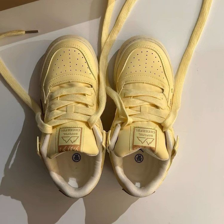 Damen Sneakers im verspielten Design mit bunten Applikationen und bequemer Dämpfung R&B