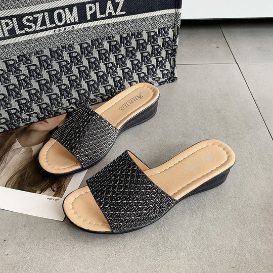 Damen nan Glitzerslipper mit breiter Riemenfront, offenem Zehenbereich, gepolstertem Komfortfußbett und leichtem Keilabsatz R&B