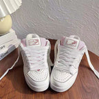 Damen Sneakers im modernen Design mit atmungsaktiver Oberflächenstruktur und kreativem Gittermuster