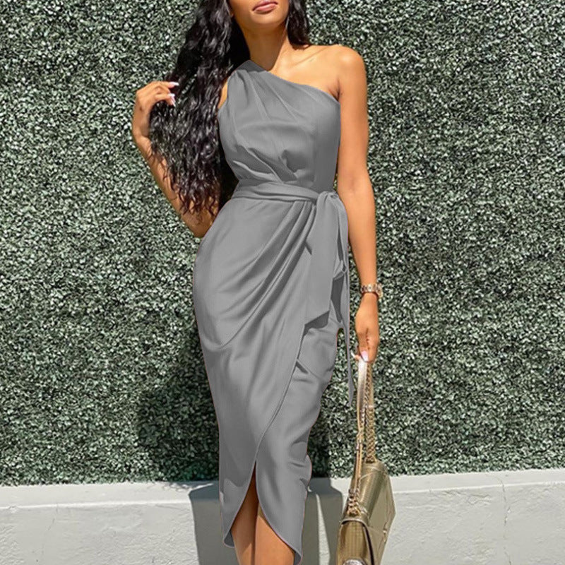 Damen Kleid mit asymmetrischem Schnitt und elegantem Detail R&B