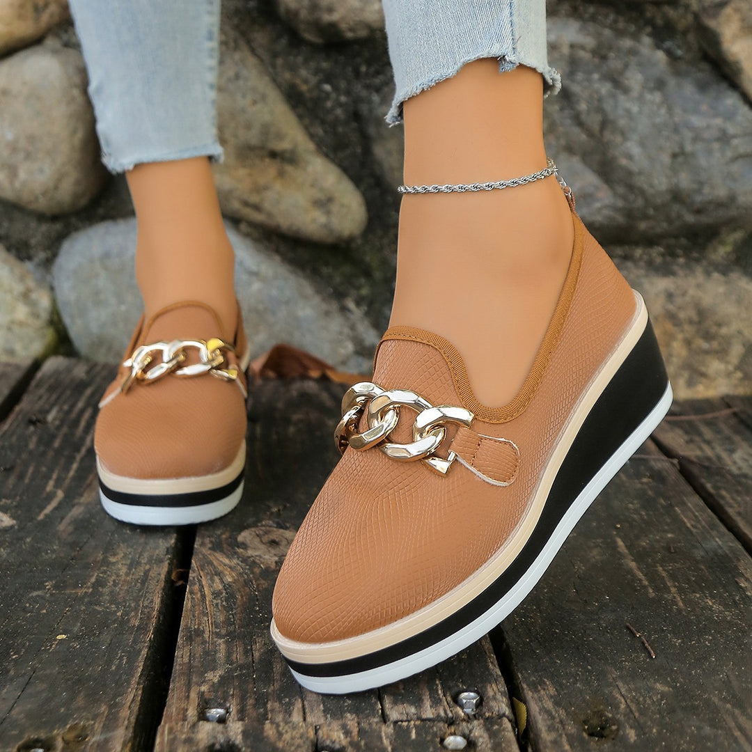 Damen Slip-On Sneakers mit stilvollem Kettendetail und Komfortsohle R&B