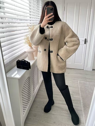 Damen Kuschelige Fluff-Jacke mit Knopfverschluss und praktischen Taschen R&B