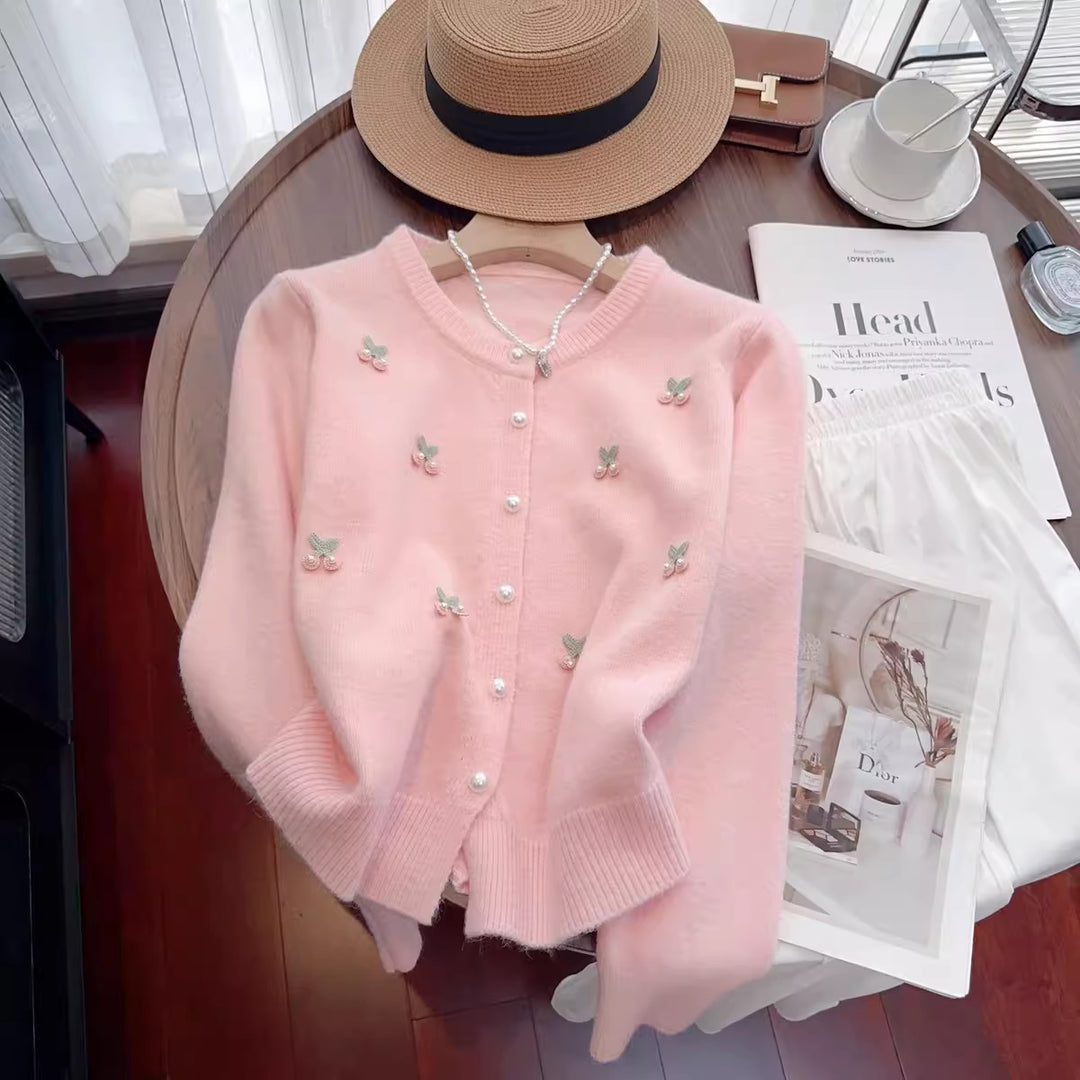 Damen Strickjacke mit floralen Stickereien und Perlenknöpfen R&B