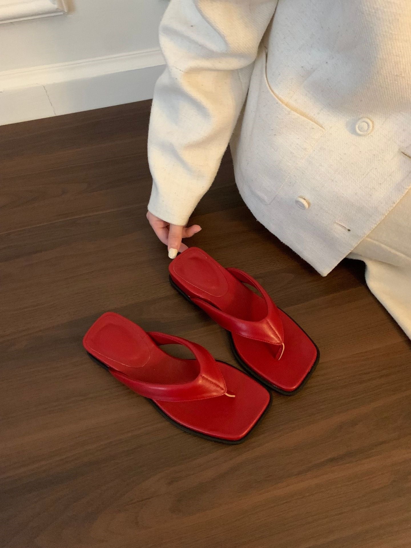 Damen Zehentrenner mit elegantem minimalistischen Design und komfortablen Fußbetten EB