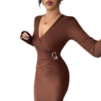 Damen nan tailliertes Wickelkleid mit V-Ausschnitt, strukturierter Knitteroptik und dekorativer Gürtelschließe R&B
