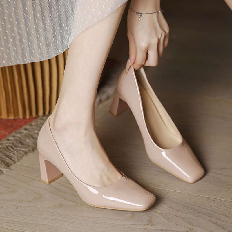 Damen Elegante und zeitgemäße Pumps mit blockierendem Absatz R&B