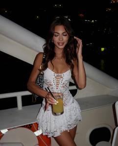 Damen Strandkleid mit zarten Spitzenakzenten und verführerischer Schnürung R&B