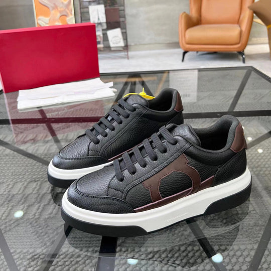 Damen Sportliche Sneakers mit hochwertiger Lederoberfläche und trendiger Designkombination R&B