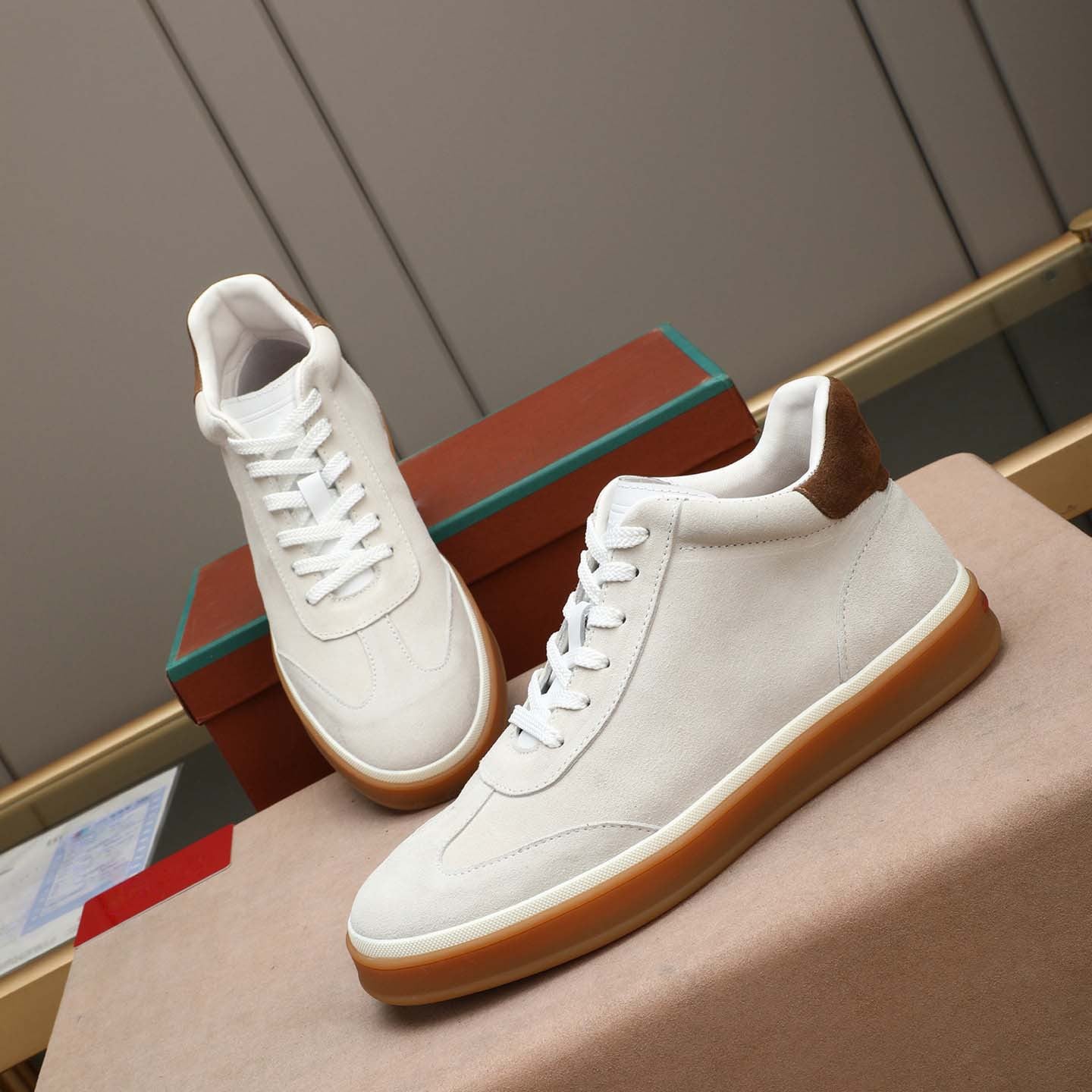 Damen Hochwertige Wildleder Sneakers mit komfortabler Dämpfung R&B