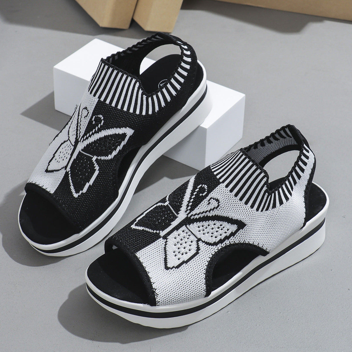 Damen Schnürsandalen mit dekorativem Schmetterlingsdesign und rutschfester Sohle R&B