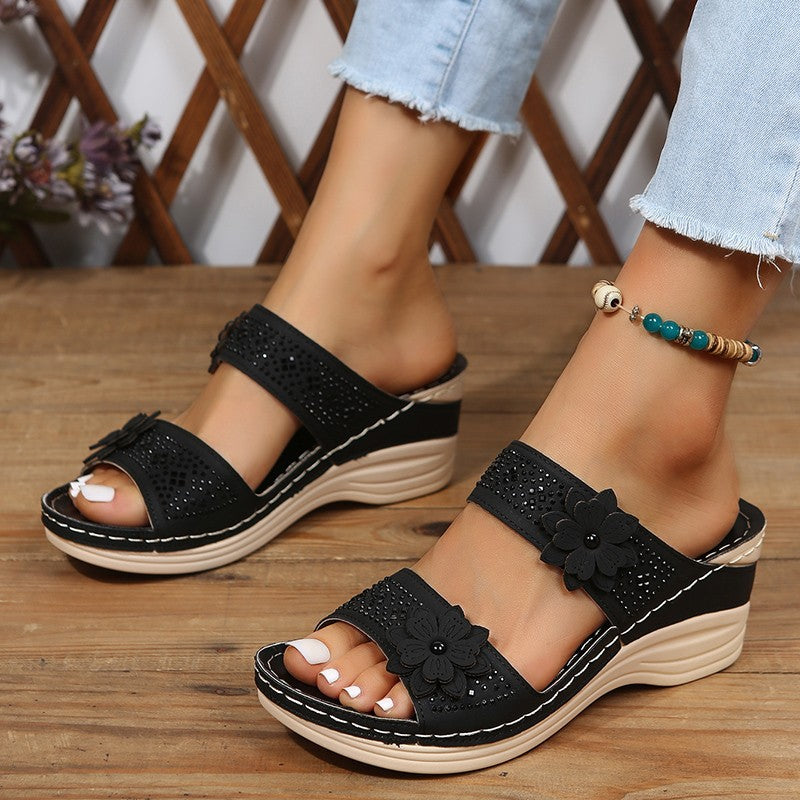 Damen Komfortable Wedge-Pantoletten mit floralem Dekor R&B