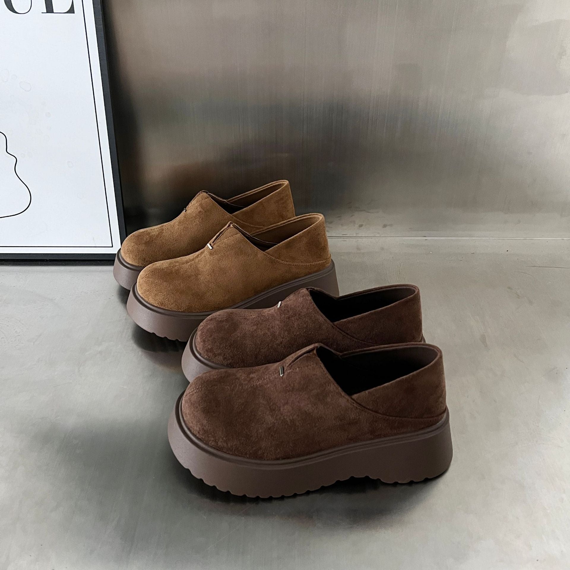 Damen elegante Slip-On Sneaker mit einem bequemen Plateau und hochwertiger Wildleder-Oberfläche R&B