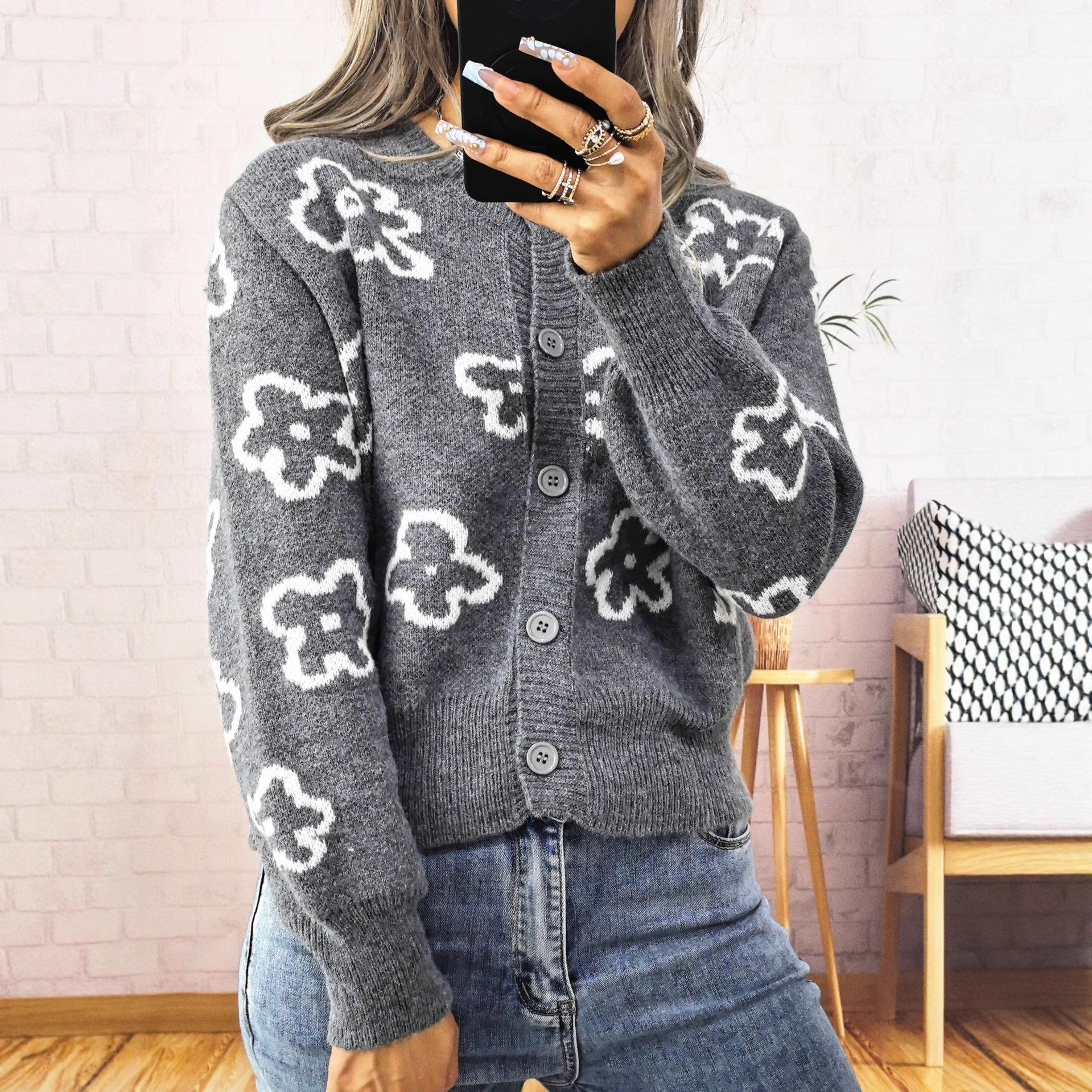 Damen gemütliche Strickjacke mit floralem Muster und Knopfverschluss R&B