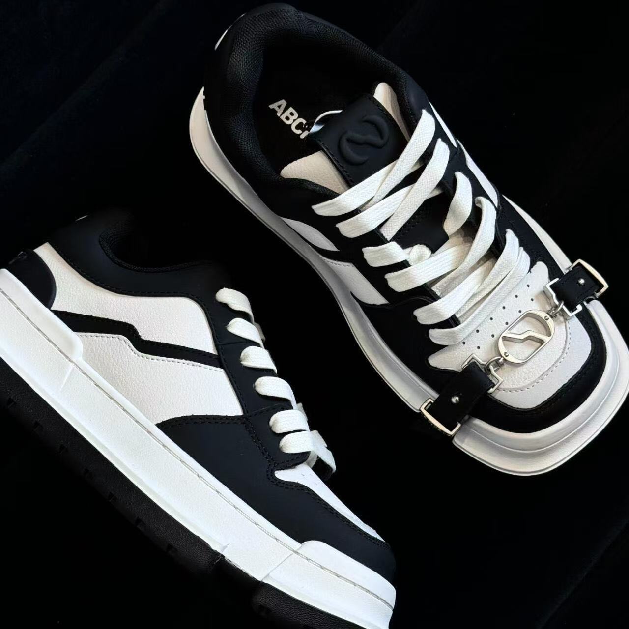 Damen Sneakers mit modischem Schnallenverschluss und innovativem Sohlenprofil R&B