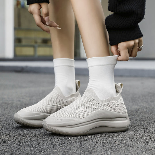 Damen Sportliche Slip-On Sneakers mit atmungsaktivem Strickoberteil und flexiblem Fußbett R&B