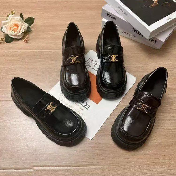 Damen Elegante Loafer mit goldenen Akzenten und dicker Sohle R&B