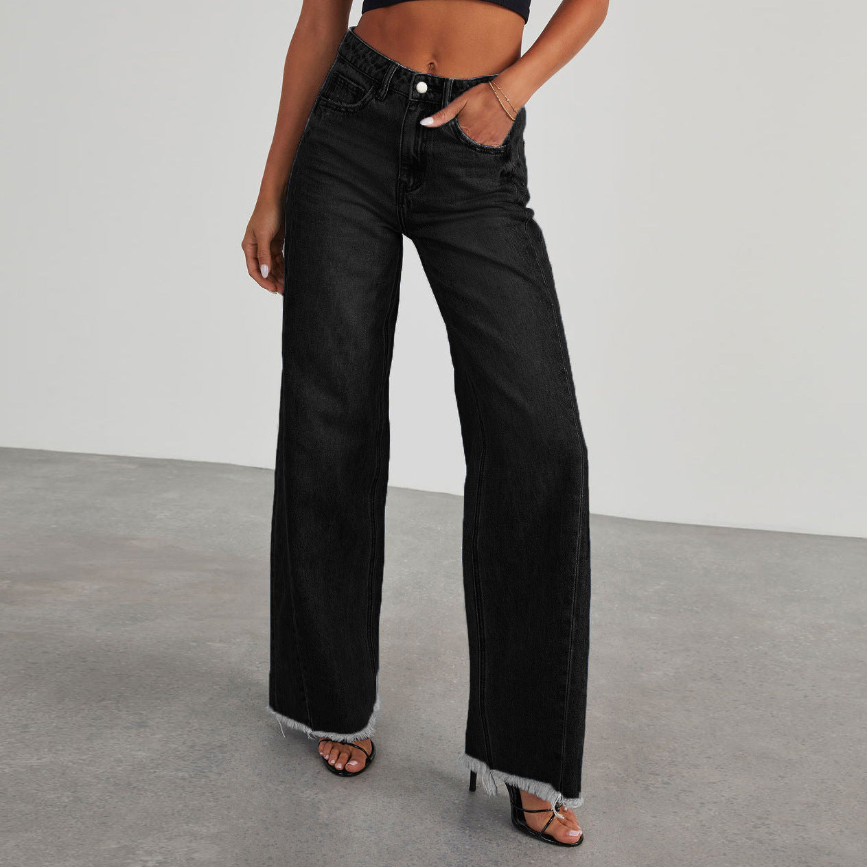 Damen Weitgeschnittene Jeans mit fransigen Säumen R&B