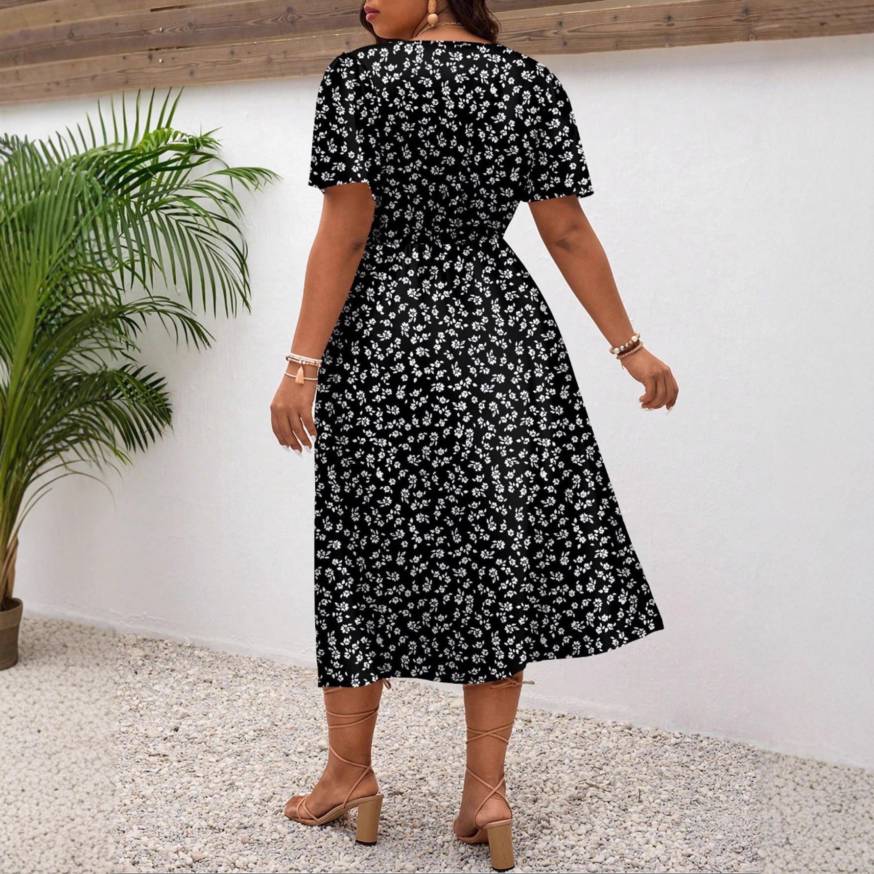 Damen Midi-Kleid mit Blumenmuster und vorteilhaftem Schlitz R&B