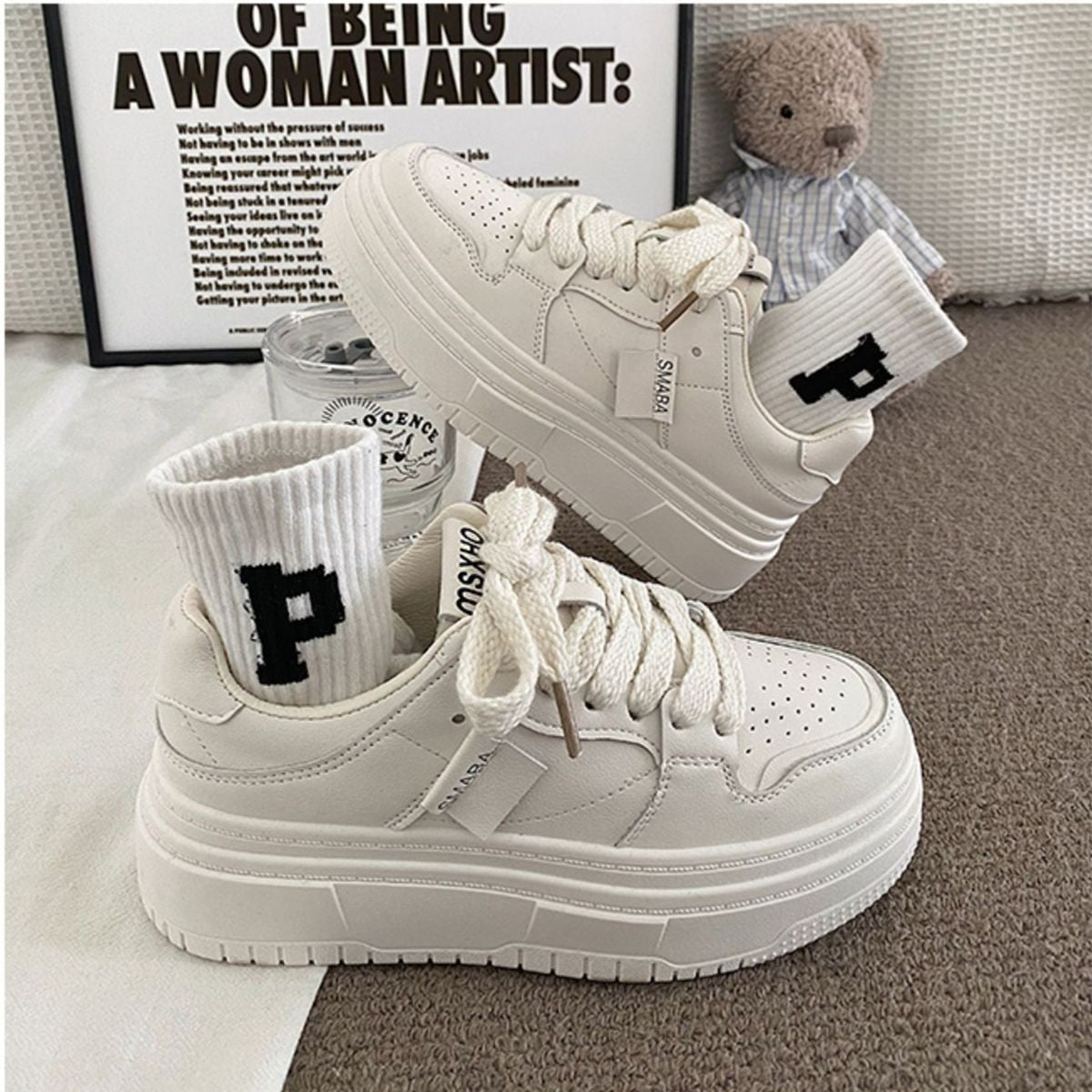 Damen Sneakers mit dicker Laufsohle und modischen Details