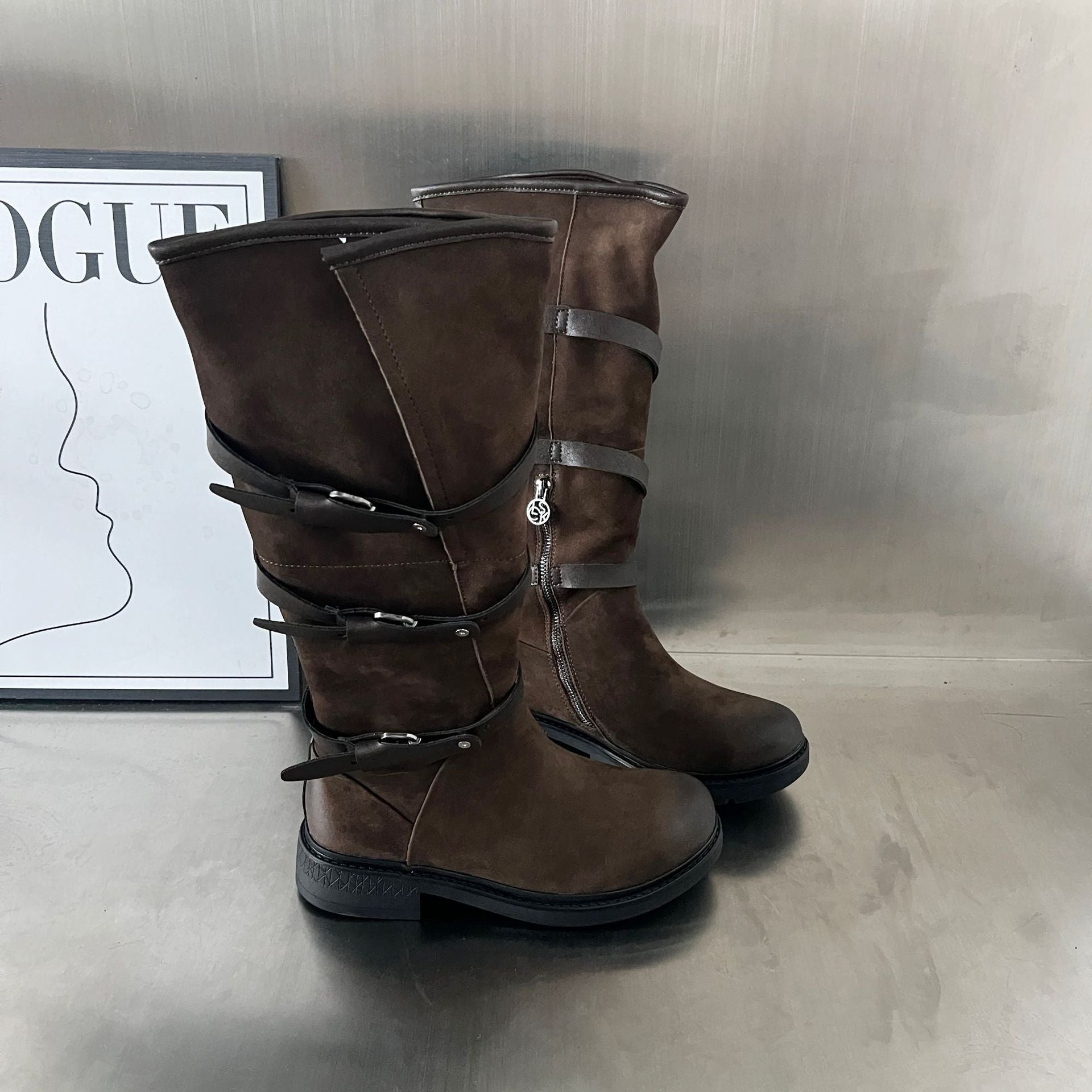 Damen Modische Stiefel mit praktischem Reißverschluss und eleganten Riemen R&B