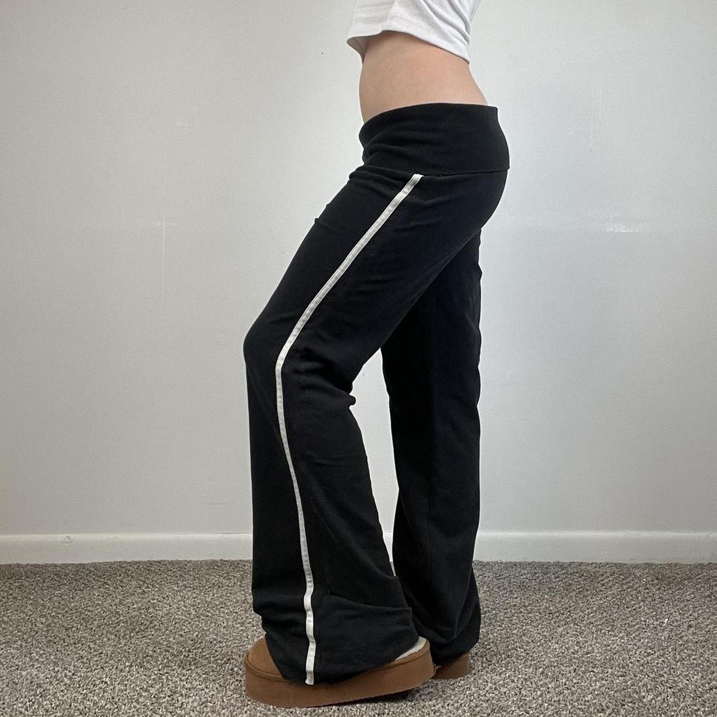 Damen Fließende Palazzo-Hose mit hohem Bund und dekorativen Ösen R&B