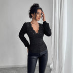Damen nan tailliertes Langarm-Shirt mit tiefem Spitzen-Dekolleté, Raffung und Kristallbesatz R&B