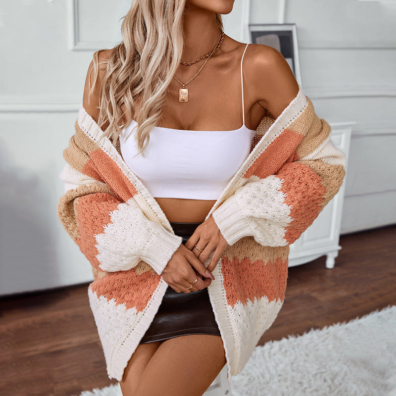 Damen Strickjacke mit trendigem Blockdesign und luftiger Haptik