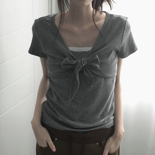 Damen kurzes T-Shirt mit Knoten-Detail und gestreiftem Design R&B