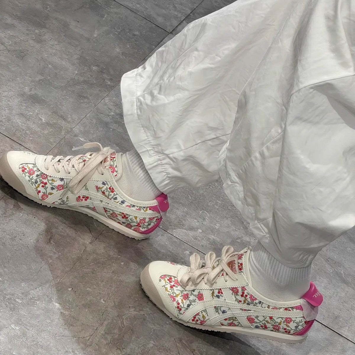 Damen Sportliche Schnürschuhe mit floralem Design R&B