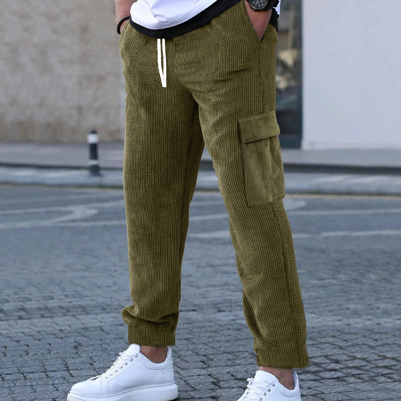 Herren nan konisch zulaufende Cord-Jogginghose mit elastischem Tunnelzugbund und aufgesetzten Klappentaschen R&B