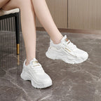 Damen Sportliche Sneakers mit modischer Metallic-Applikation und strukturierter Oberfläche R&B