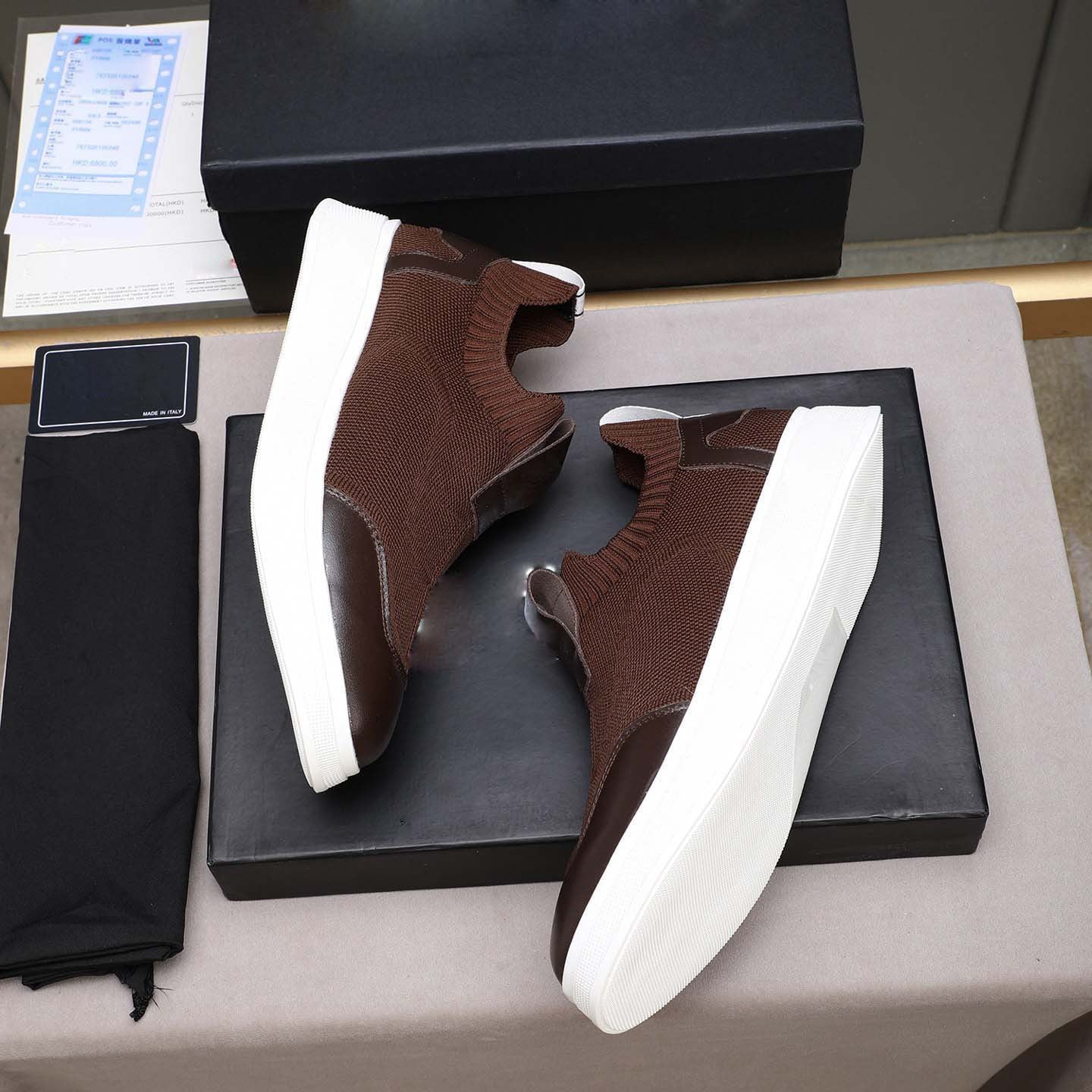 Damen Sportliche Slip-On Sneakers mit atmungsaktiver Strick-Oberfläche und rutschfester Sohle R&B