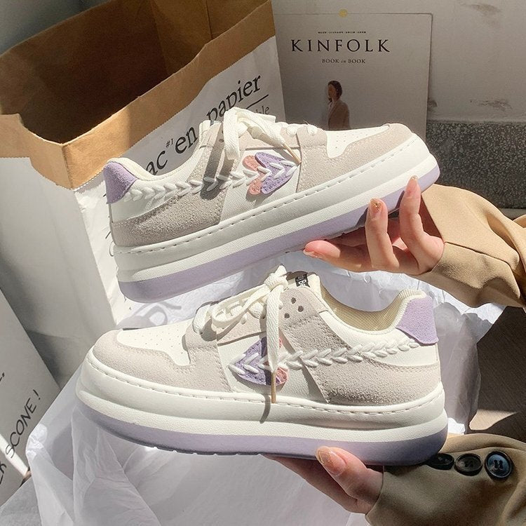 Damen Modische Sneakers mit elegantem Kragen und einzigartigen Design-Details R&B